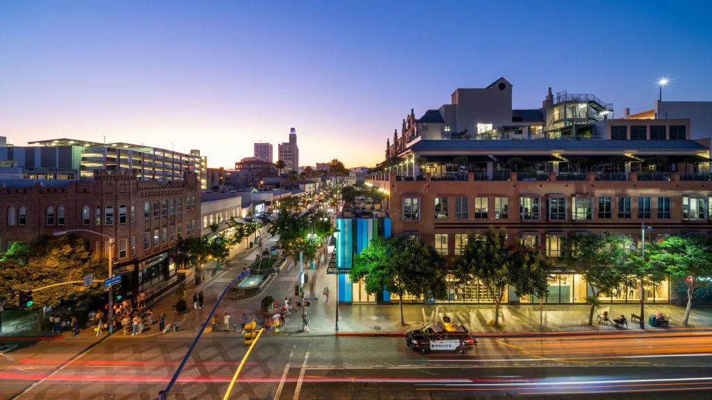 2. 1453 Third St Promenade 02